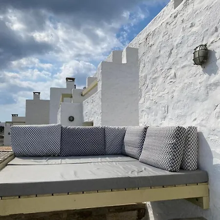 Delta With Sea View And Pool *