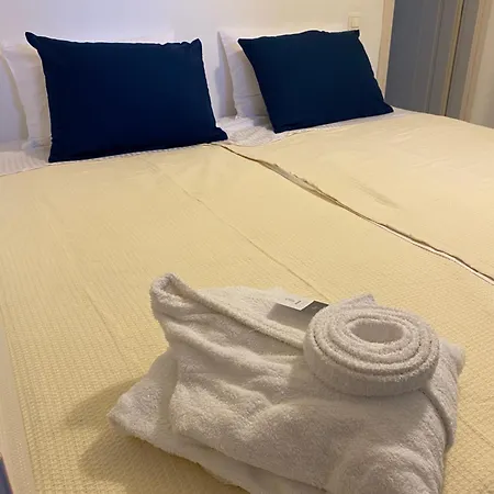 Delta With Sea View And Pool Apartman Hriszí Aktí