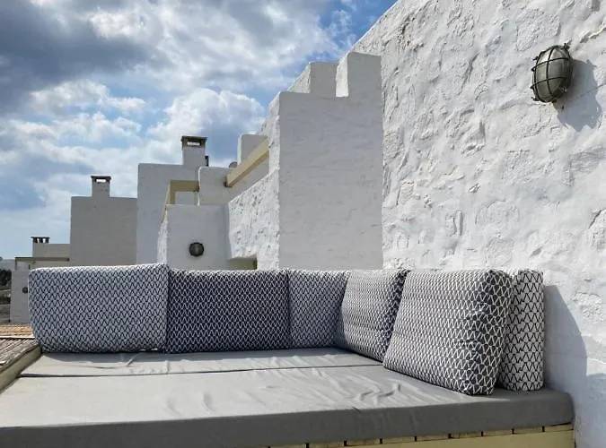 Delta With Sea View And Pool *